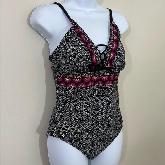 Kona Sol sz med swimsuit in a mini black/white print red print accent on front - Picture 1 of 13